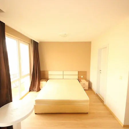 Menada Aphrodita Palace 公寓 *